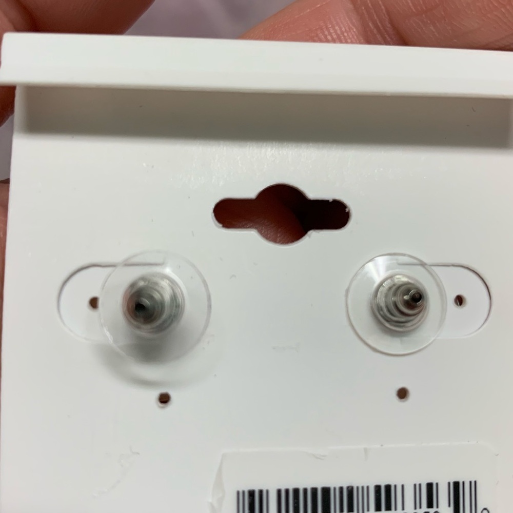 Stunning Guess Logo ❤️ Earrings - Picture 4 of 6